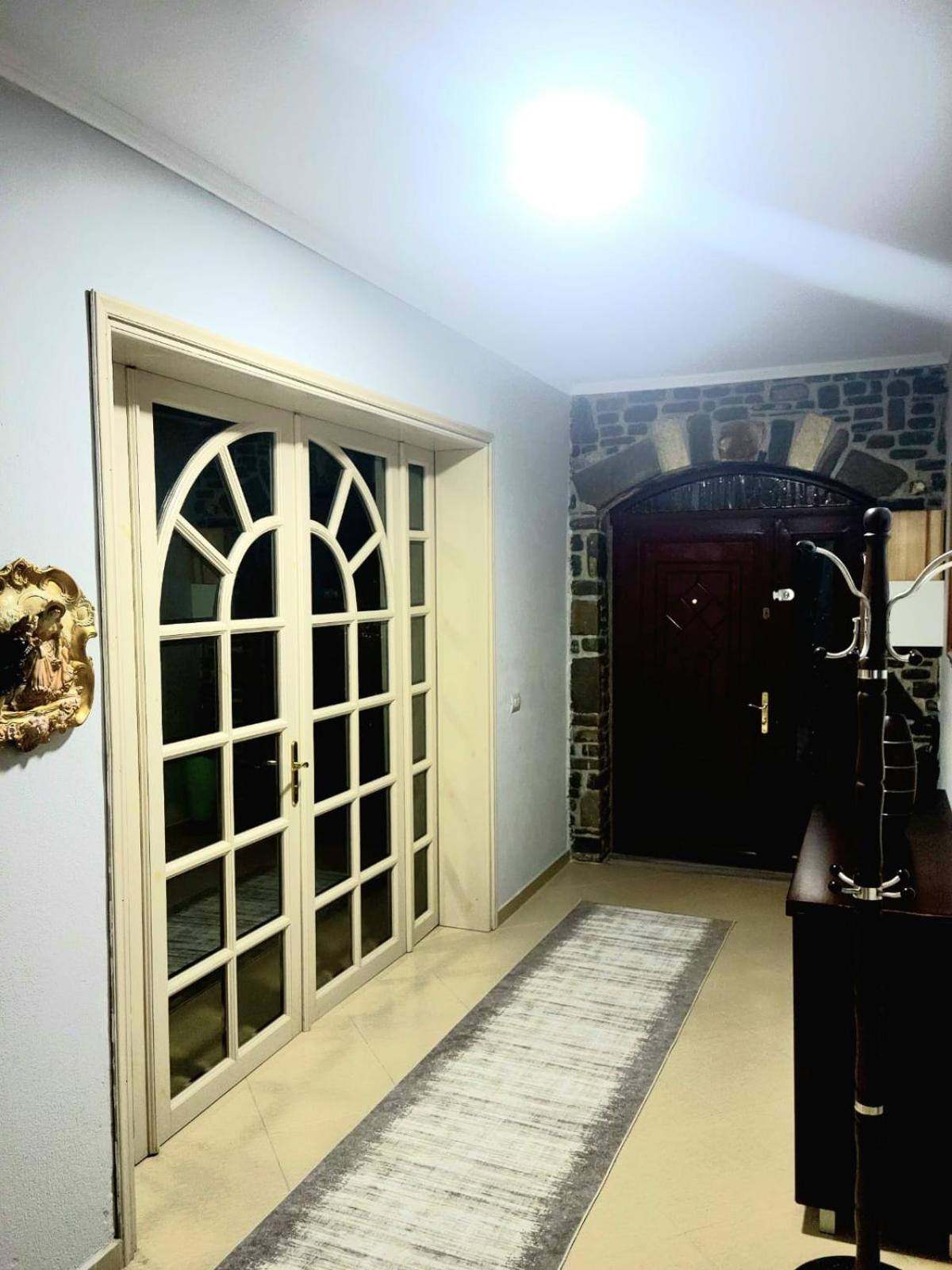 Villa Llanaj Berat Luaran gambar